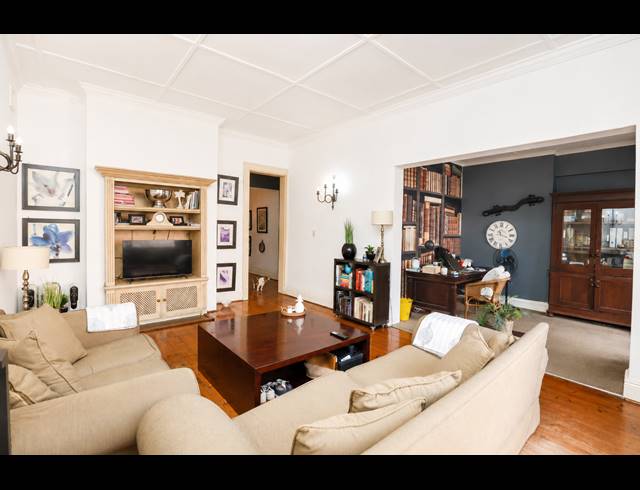 4 BEDROOM FREEHOLD FOR SALE IN ESSENWOOD